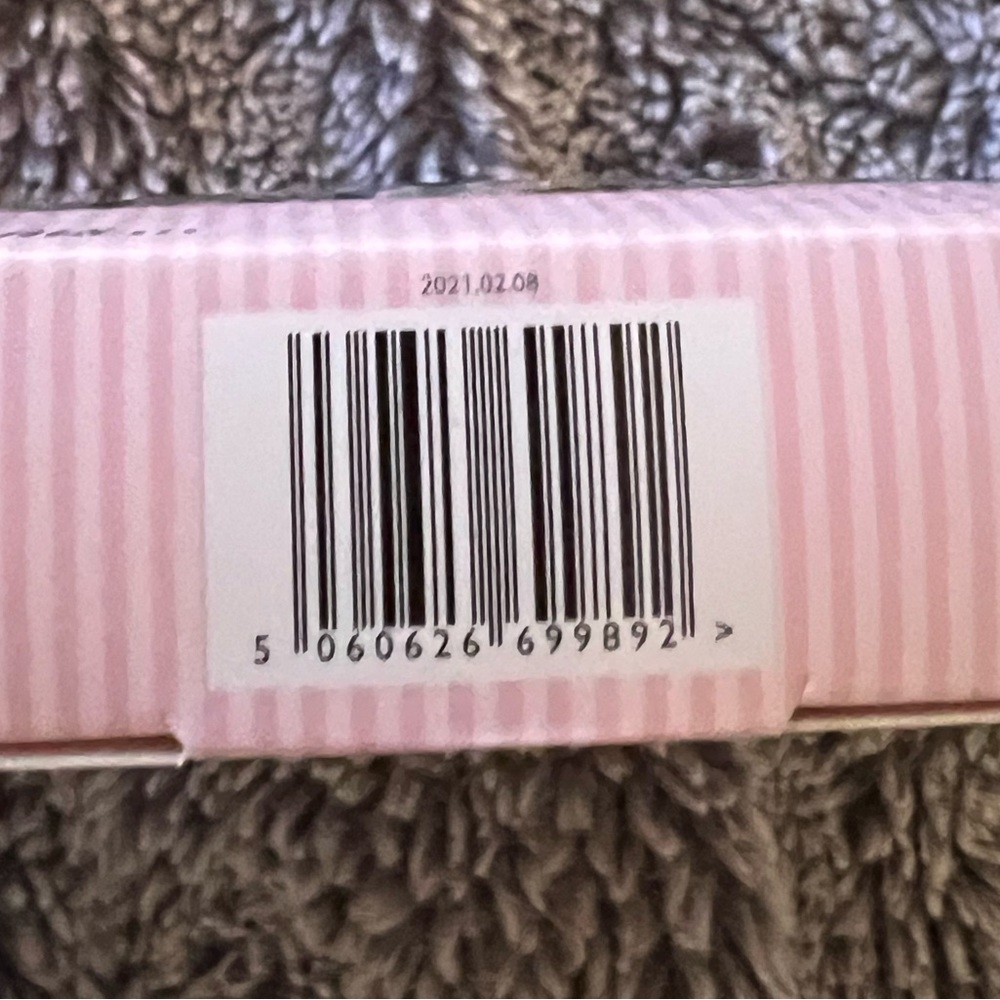 THE VINTAGE COSMETIC COMPANY SATIN PILLOWCASE - Picture 7 of 7